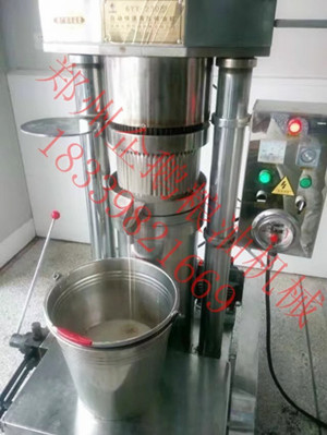 螺旋榨油機壓榨過程中遇到出油發黑情況怎么辦(圖2) 螺旋榨油機壓榨過程中遇到出油發黑情況怎么辦(圖2)